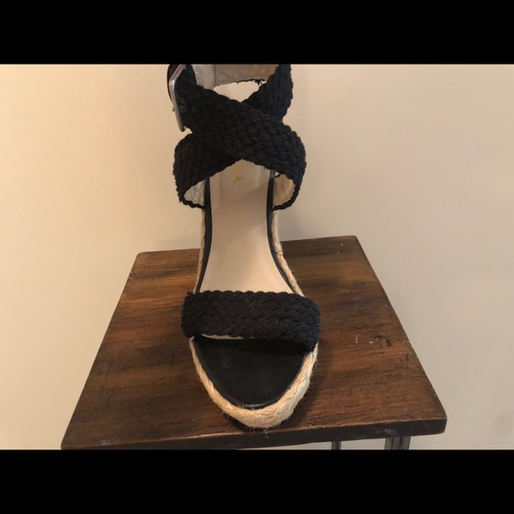 N.Y.L.A. Sandals - Picture 3 of 5